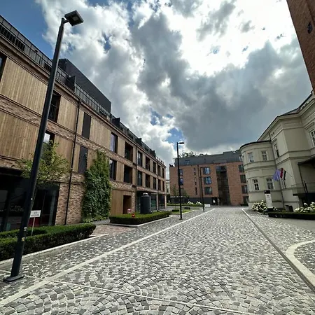 Browar Lubicz- 5min Walk To The Old Town, Garage Apartment