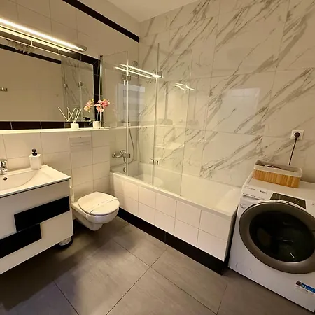 Apartment Browar Lubicz- 5min Walk To The Old Town, Garage Krakow