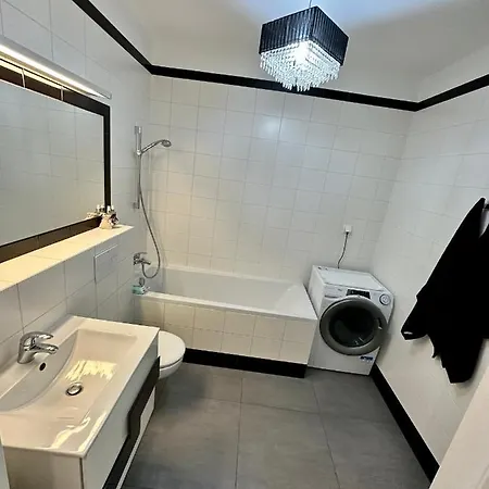 Apartment Browar Lubicz- 5min Walk To The Old Town, Garage *