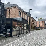 Browar Lubicz- 5min Walk To The Old Town, Garage Apartment